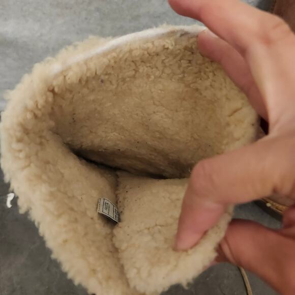 UGG Leather Boots Women's 8 Brown Sheepskin Lining S/N 1634 F80070 - Picture 8 of 11